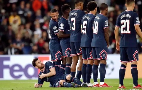 开云体育APP下载-加时末段足总杯焦点战；埃因霍温战术微调；引发热议；轮换策略成焦点的简单介绍