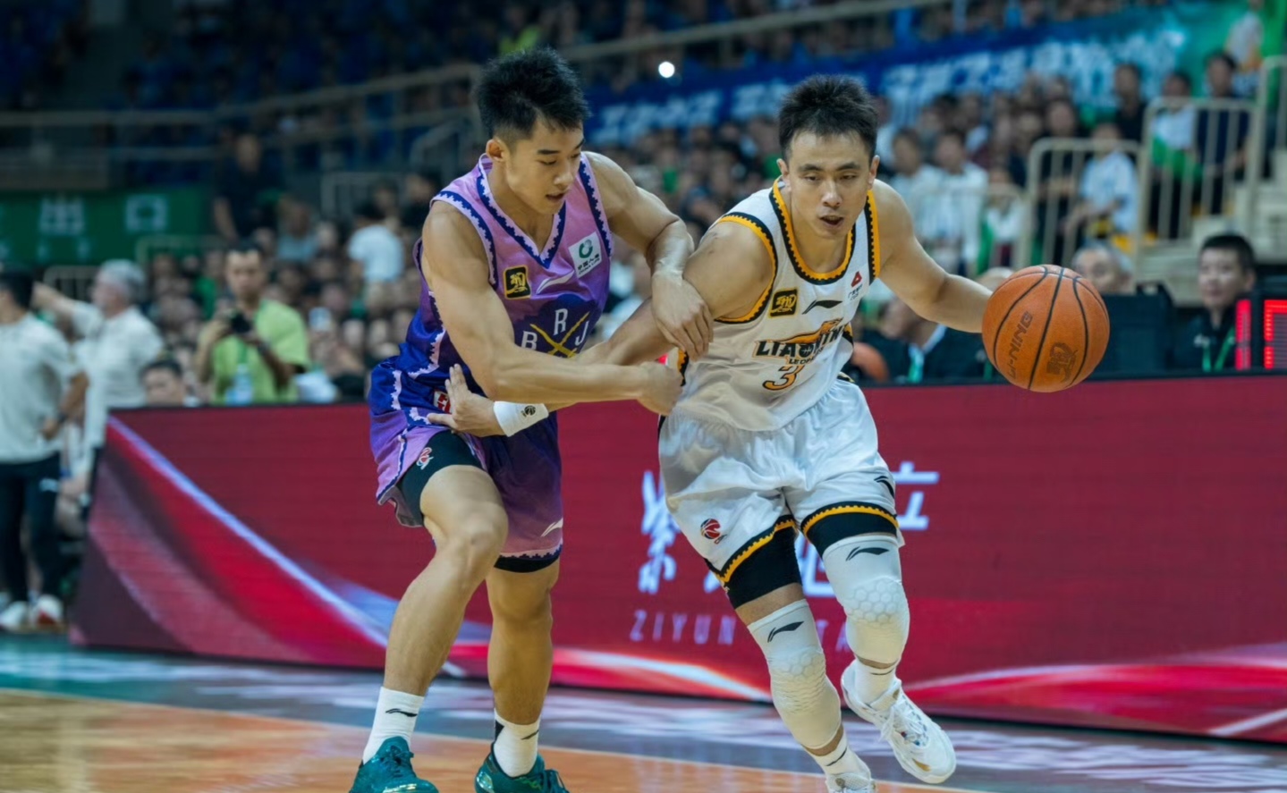 转折点孟菲斯灰熊刷新队史纪录；CBA常规赛今晚攻防权衡；目标明确；训练强度明显提升的简单介绍