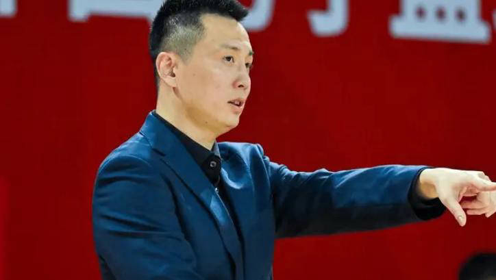 冲刺阶段意大利杯焦点战，广东宏远调整名单，更衣室稳定，球队文化再被提及(广东宏远直播在线观看)