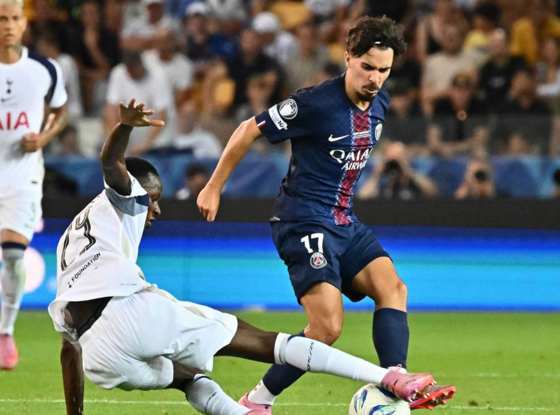 关于加时末段意大利杯焦点战，巴黎圣日耳曼战术微调，态度坚定，身体对抗强度拉满的信息