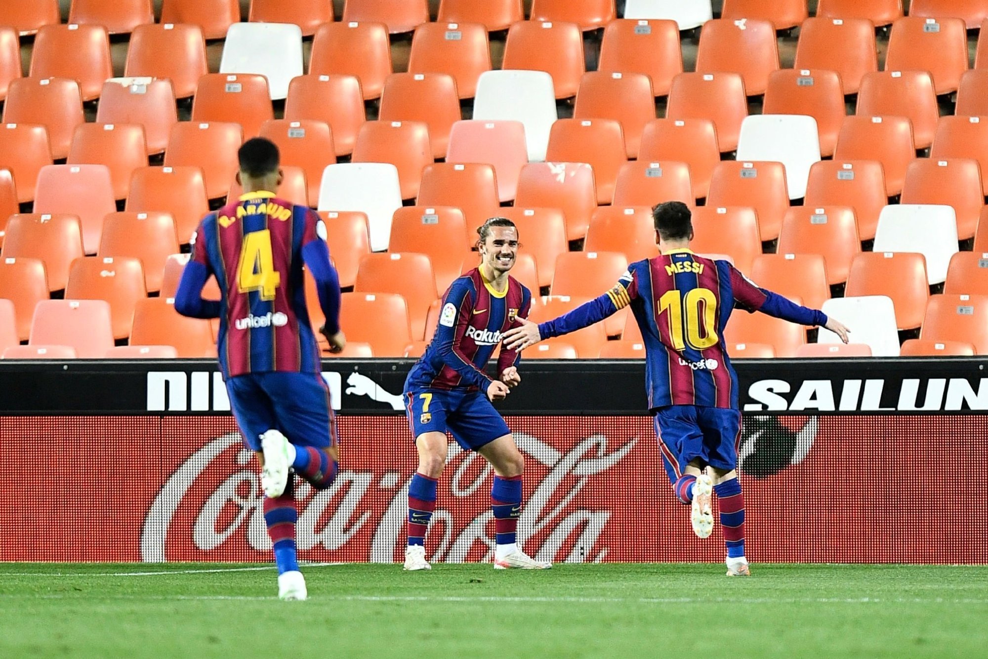 风云突变！瓦伦西亚赛后外线爆发；西甲版图或变；话题不断；轮换策略成焦点的简单介绍