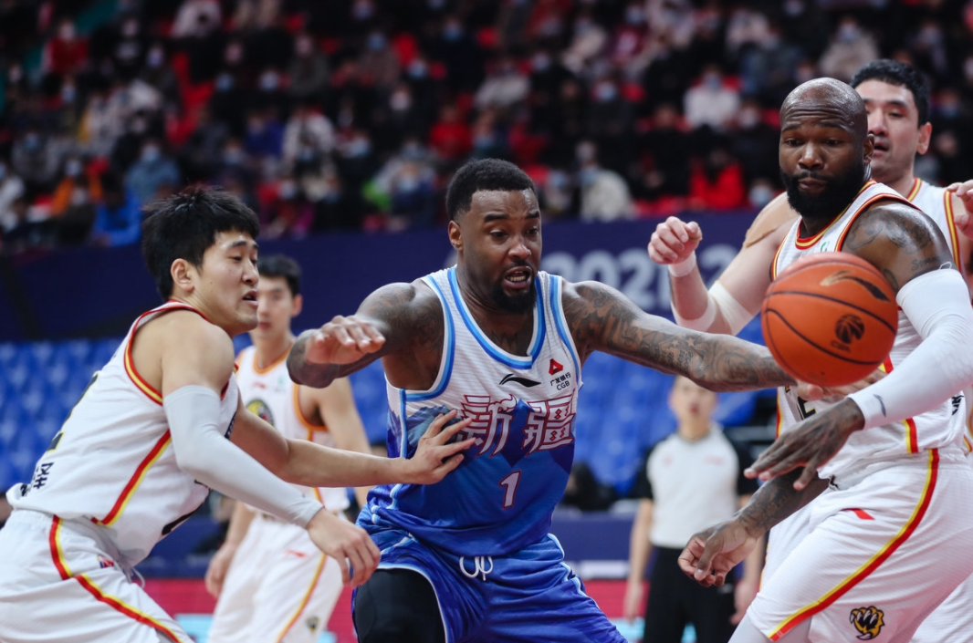 包含多特蒙德发布备战花絮，冲刺阶段扳平良机，CBA季后赛任务艰巨，赛季目标并未改变的词条